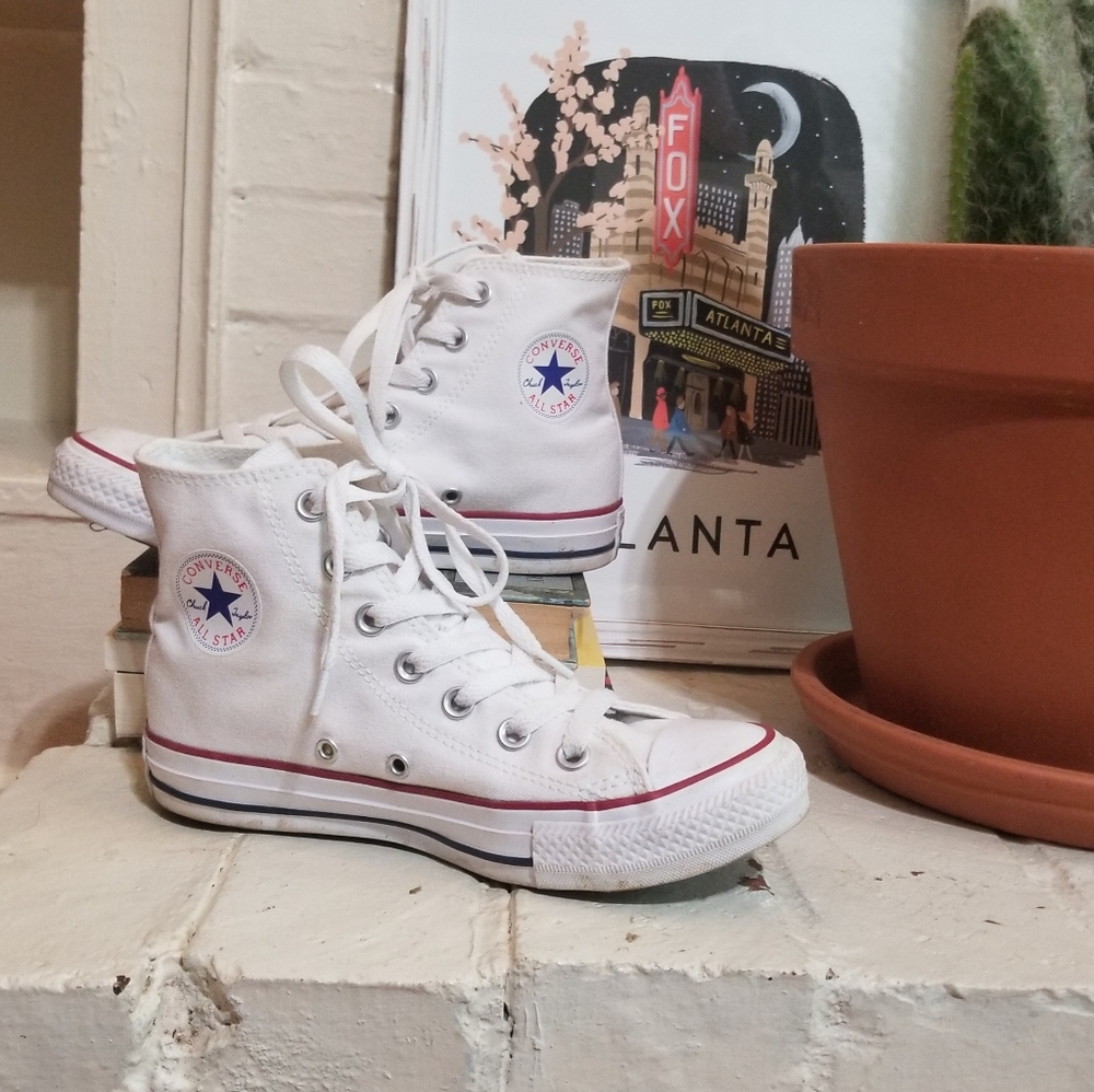 High Top Converse Chuck Taylor's — Size 6: White